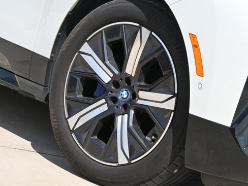 Certified 2023 BMW iX xDrive50 w/ Premium Package AWD/4WD image 11