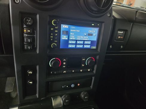 Used 2005 HUMMER H2 w/ Preferred Equipment Group image 20