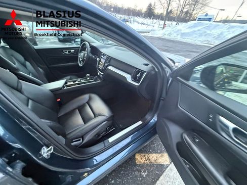 Used 2025 Volvo S60 B5 Core image 38