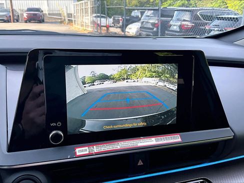 Used 2025 Toyota Prius XLE FWD image 26