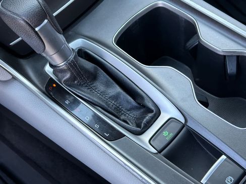 Used 2018 Honda Accord EX image 22