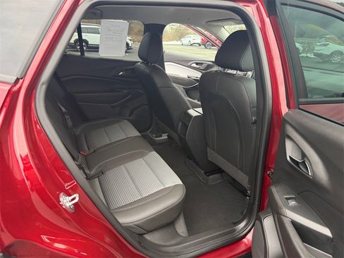 Used 2025 Chevrolet Trax LT w/ Driver Confidence Package image 27