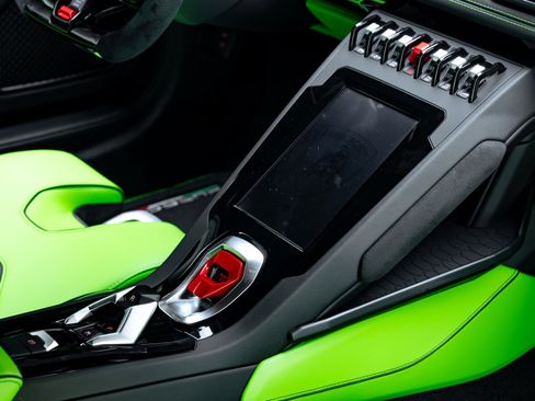 Used 2022 Lamborghini Huracan EVO RWD image 40