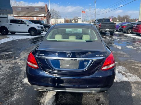 Used 2017 Mercedes-Benz C 300 4MATIC Sedan image 4