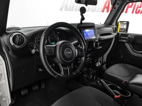 Used 2015 Jeep Wrangler Sport w/ Connectivity Group AWD/4WD image 3