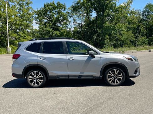 Used 2023 Subaru Forester Limited AWD/4WD image 3