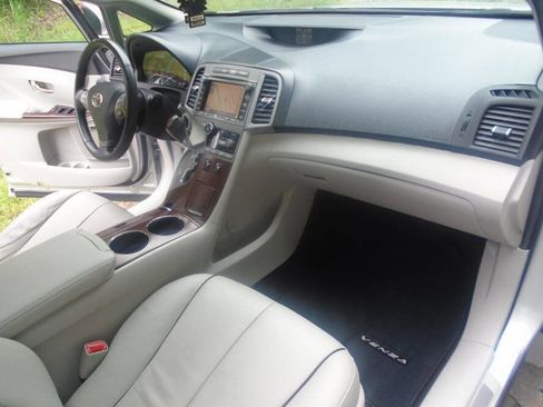 Used 2012 Toyota Venza Limited w/ Tow Pkg AWD/4WD image 25