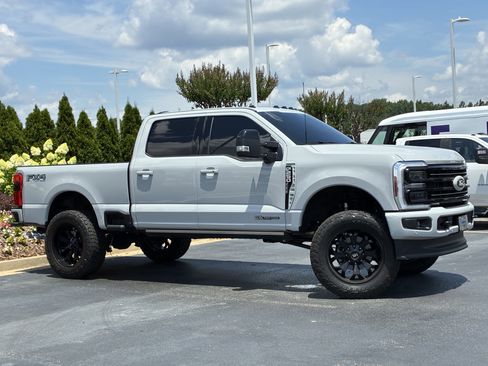 Used 2026 Ford F250 Platinum AWD/4WD image 3