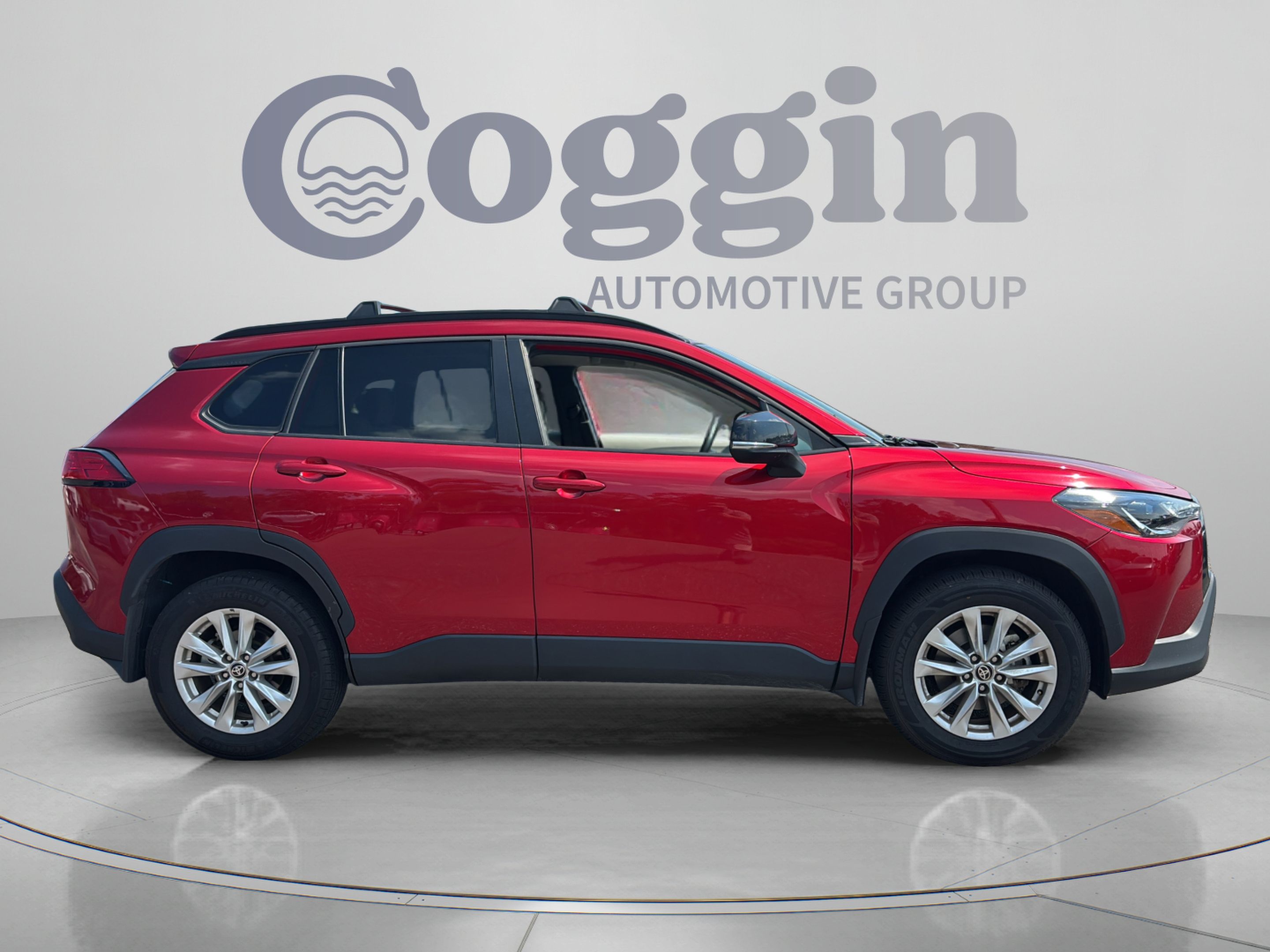 Used 2025 Toyota Corolla Cross LE FWD image 5