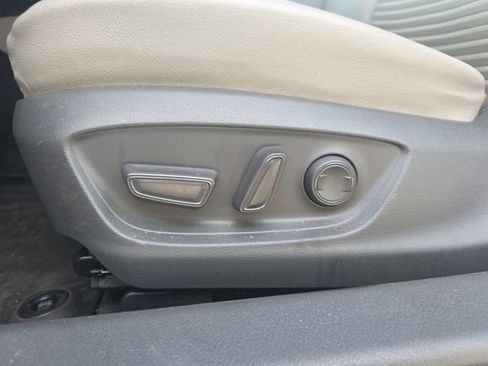 Used 2019 Toyota Camry SE w/ Convenience Package FWD image 27