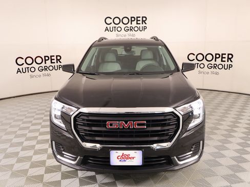 Used 2024 GMC Terrain SLE w/ Driver Convenience Package FWD image 8