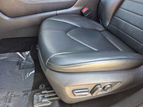 Used 2022 Toyota Highlander XLE AWD/4WD image 12