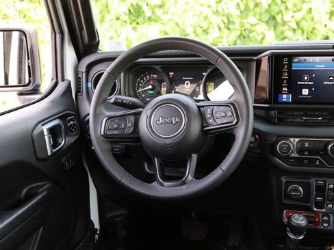 Used 2024 Jeep Wrangler Unlimited Rubicon 4xe AWD/4WD image 24