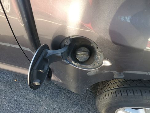 Used 2018 Toyota Tundra SR5 w/ SR5 Upgrade Package image 10