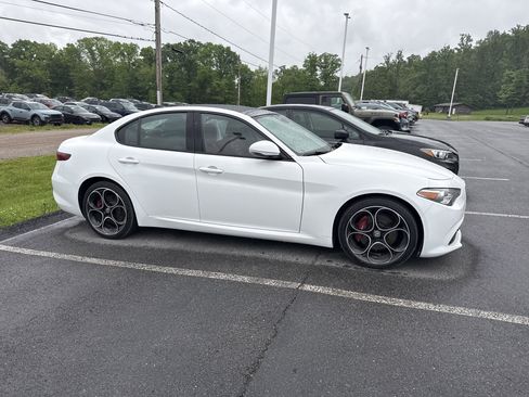 Used 2020 Alfa Romeo Giulia Ti Sport w/ Quick Order Package 22S Sport AWD/4WD image 2