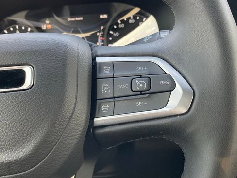 Used 2025 Jeep Compass Limited AWD/4WD image 18