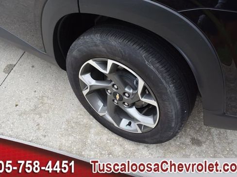 Certified 2025 Chevrolet Trax LT FWD image 14