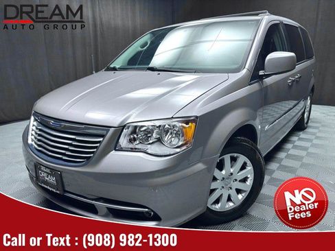Used 2016 Chrysler Town & Country Touring w/ Driver Convenience Group image 1