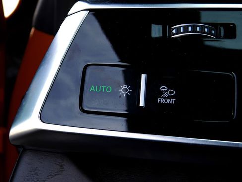 Used 2019 Audi Q8 Prestige image 29