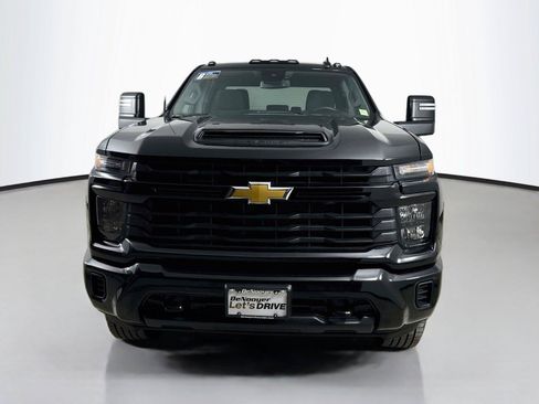 Used 2024 Chevrolet Silverado 2500 Custom w/ Custom Value Package AWD/4WD image 4