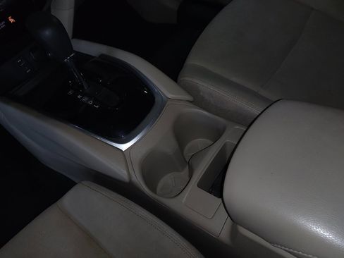Used 2016 Nissan Rogue SV FWD image 26