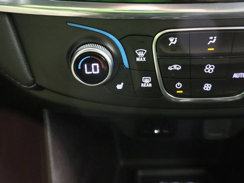Used 2023 Chevrolet Traverse LT AWD/4WD image 47