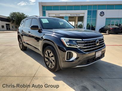 Used 2024 Volkswagen Atlas SE w/ Black Wheel Package