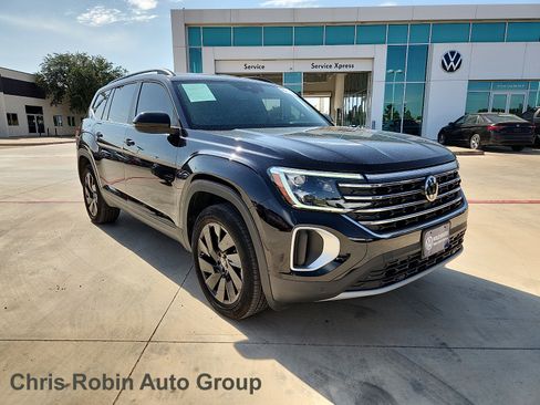 Used 2024 Volkswagen Atlas SE w/ Black Wheel Package FWD image 1