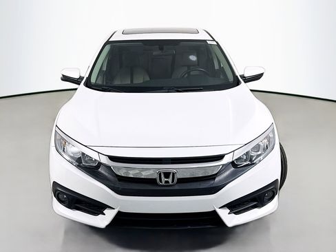 Used 2018 Honda Civic EX-T image 2