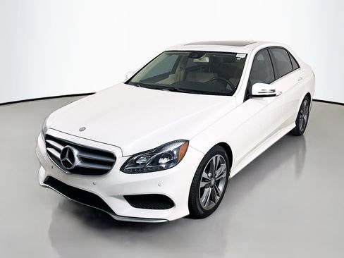 Used 2016 Mercedes-Benz E 350 Sedan w/ Premium Package image 4