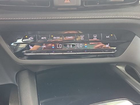 Used 2023 Buick Envision Preferred AWD/4WD image 31