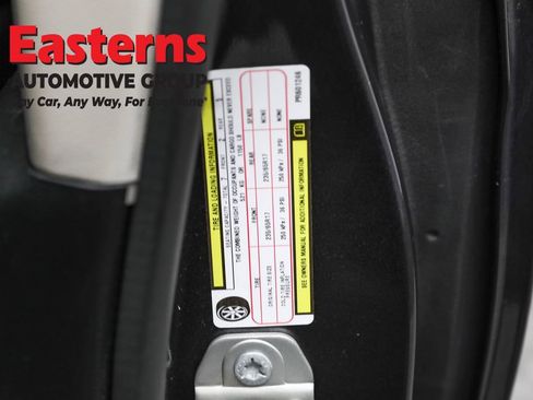 Used 2023 Chrysler Pacifica Touring-L image 37