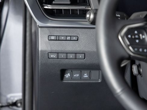 Used 2025 Lexus GX 550 image 34