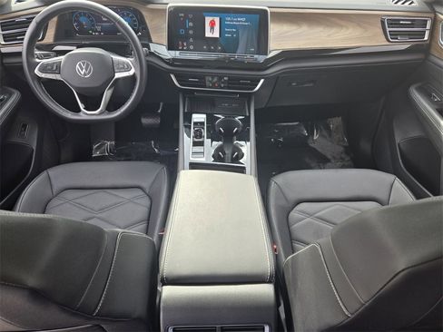 Certified 2025 Volkswagen Atlas SE w/ Panoramic Sunroof Package image 12