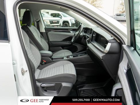 Used 2025 Volkswagen Tiguan S AWD/4WD image 11