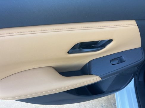 Used 2024 Nissan Sentra SV w/ SV Premium Package image 29