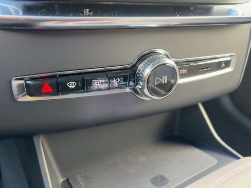 New 2026 Volvo XC90 B6 Plus w/ Protection Package Premier image 17