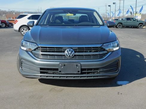 Used 2024 Volkswagen Jetta SE image 3