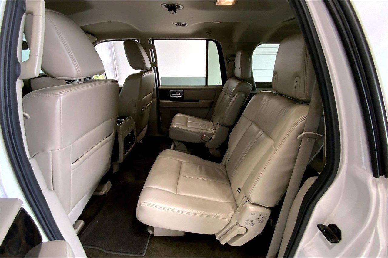 Used 2015 Lincoln Navigator L 2WD image 24
