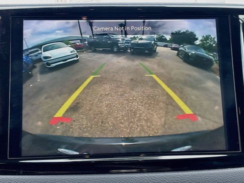 Used 2023 Chrysler Pacifica Touring-L FWD image 13