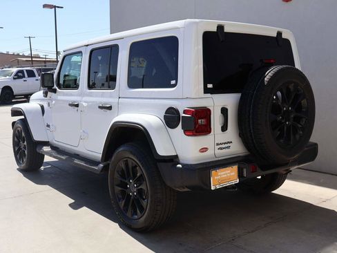 Used 2025 Jeep Wrangler Unlimited Sahara AWD/4WD image 3