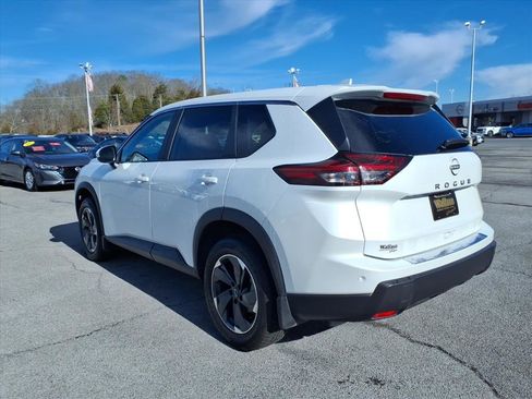 Certified 2025 Nissan Rogue SV image 3