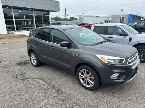 Used 2017 Ford Escape SE FWD image 4