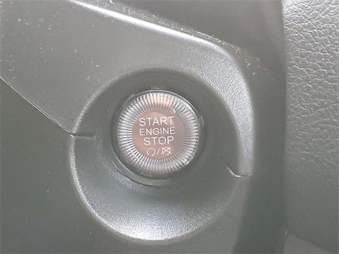 Used 2023 Jeep Renegade Limited image 16