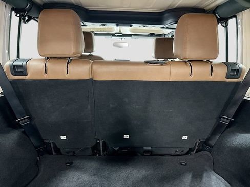 Used 2017 Jeep Wrangler Unlimited Sahara image 26