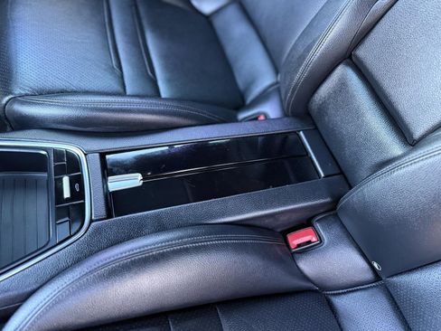 Used 2021 Porsche Panamera image 32