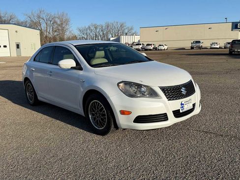 Used 2011 Suzuki Kizashi S image 2