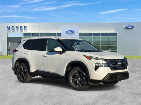 Used 2024 Nissan Rogue SV image 1