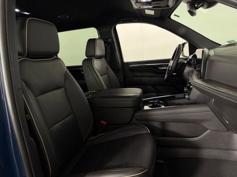 Used 2025 Chevrolet Suburban Premier RWD image 35