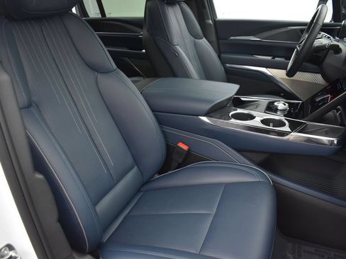 Used 2025 Cadillac Escalade IQ Luxury 2 AWD/4WD image 35